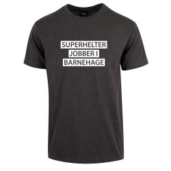 SUPERHELTER JOBBER I BARNEHAGE T-SHIRT